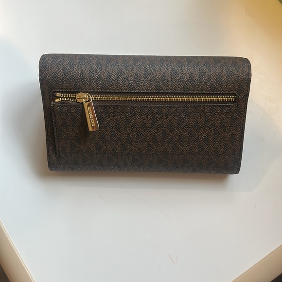 Michael Kors Brown Wallet - like new - Picture 4 of 4